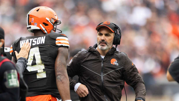 Sep 10, 2023; Cleveland, Ohio, USA; Cleveland Browns head coach Kevin Stefanski congratulates quarterback Deshaun Watson (4) for his touchdown run against the Cincinnati Bengals during the second quarter at Cleveland Browns Stadium.